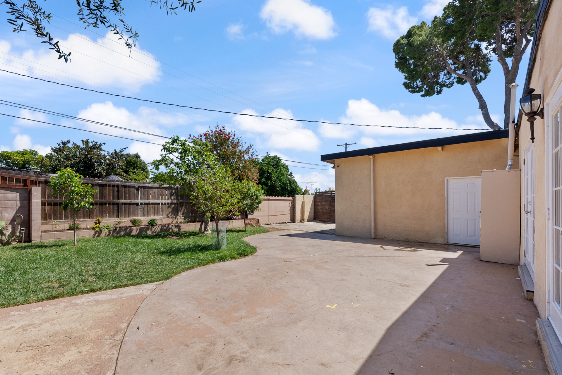 7740 Lindley Ave gallery image 23