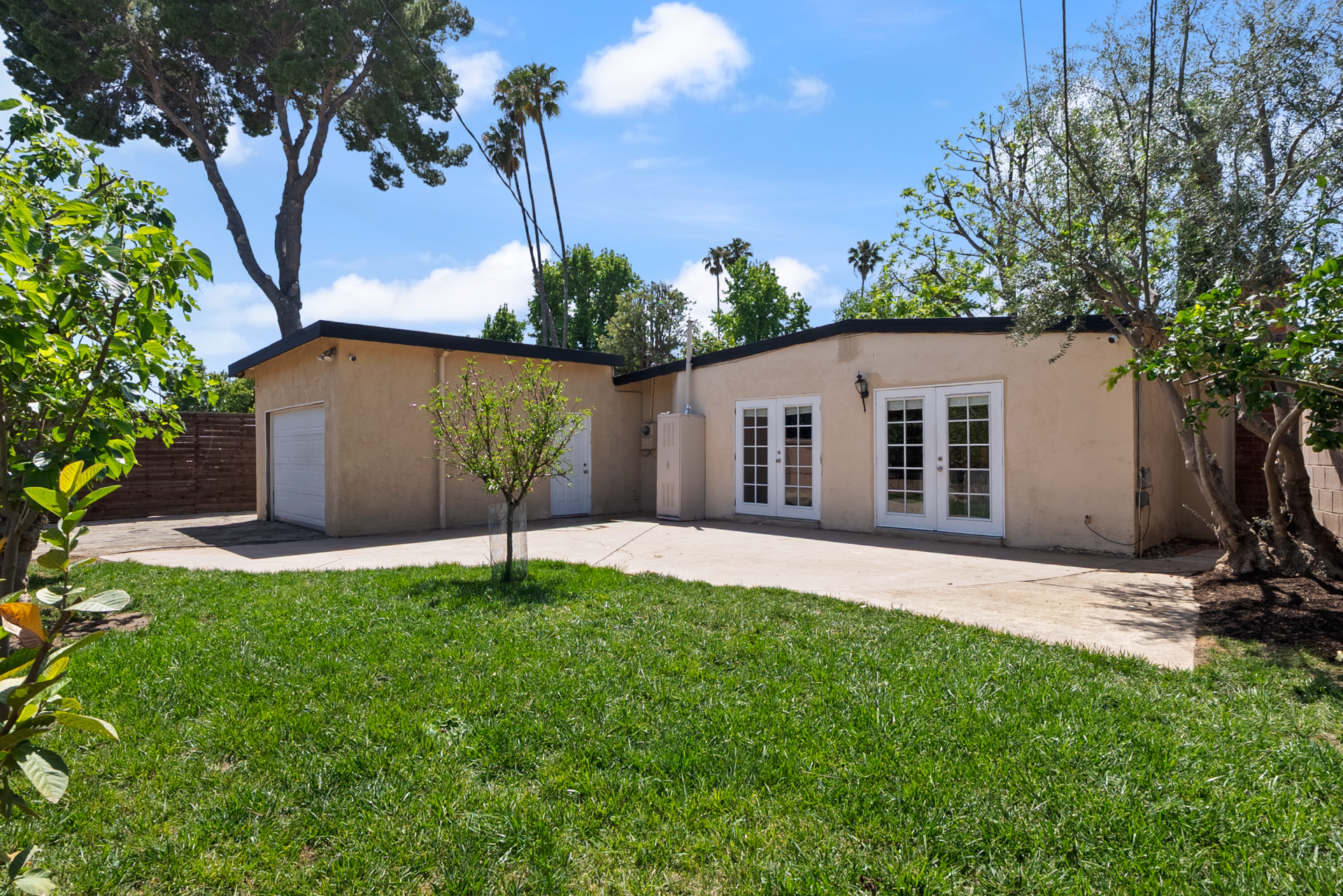 7740 Lindley Ave gallery image 22