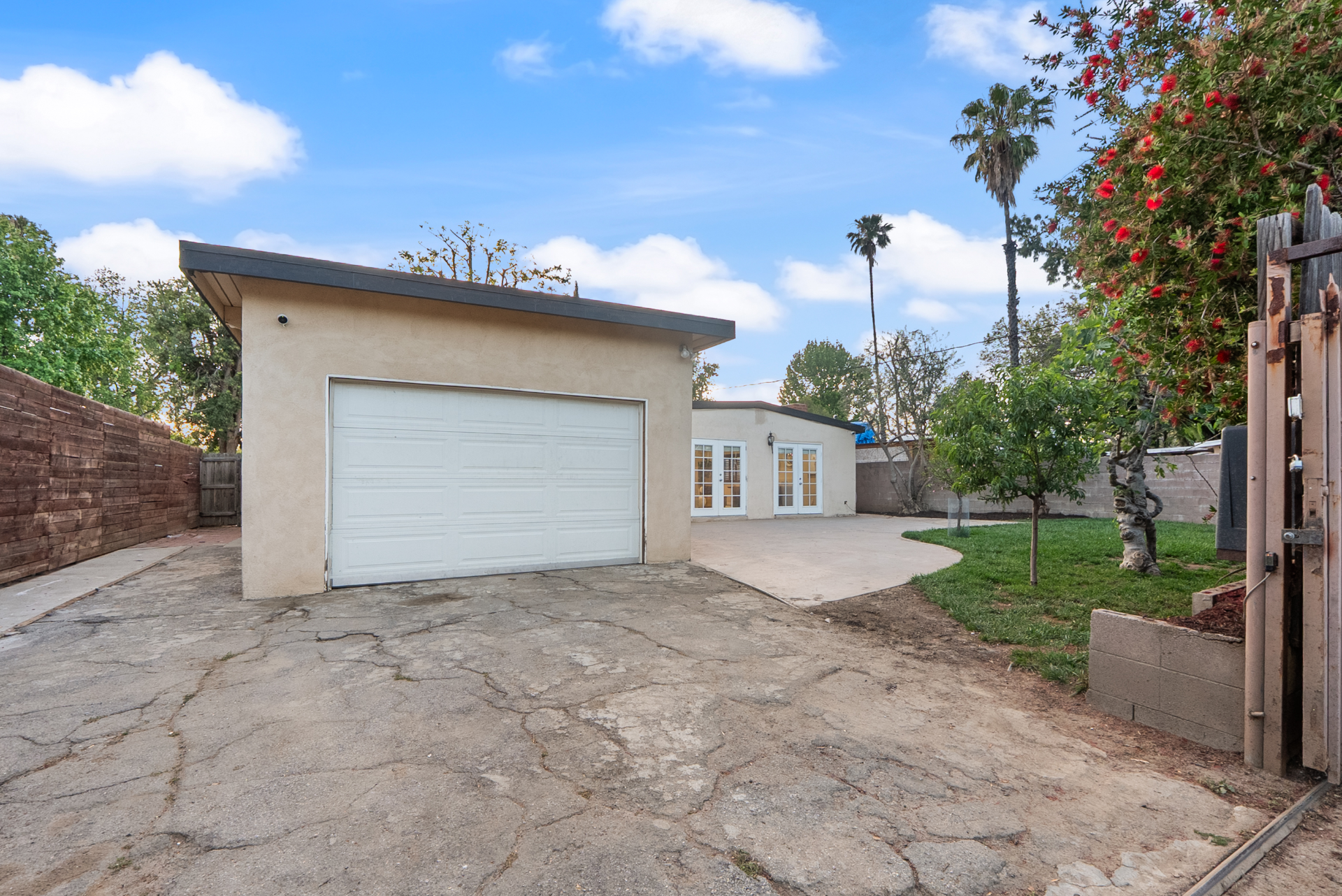 7740 Lindley Ave gallery image 17