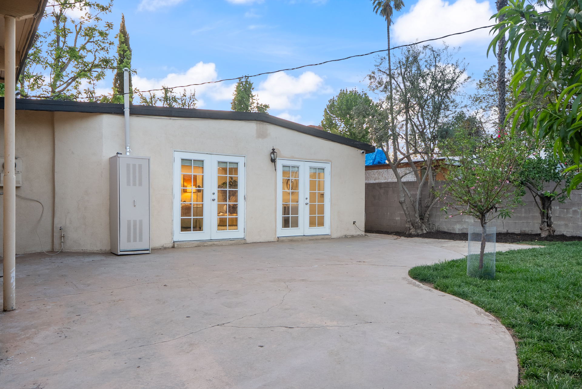 7740 Lindley Ave gallery image 16