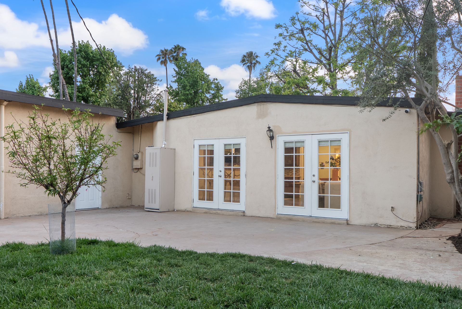 7740 Lindley Ave gallery image 15