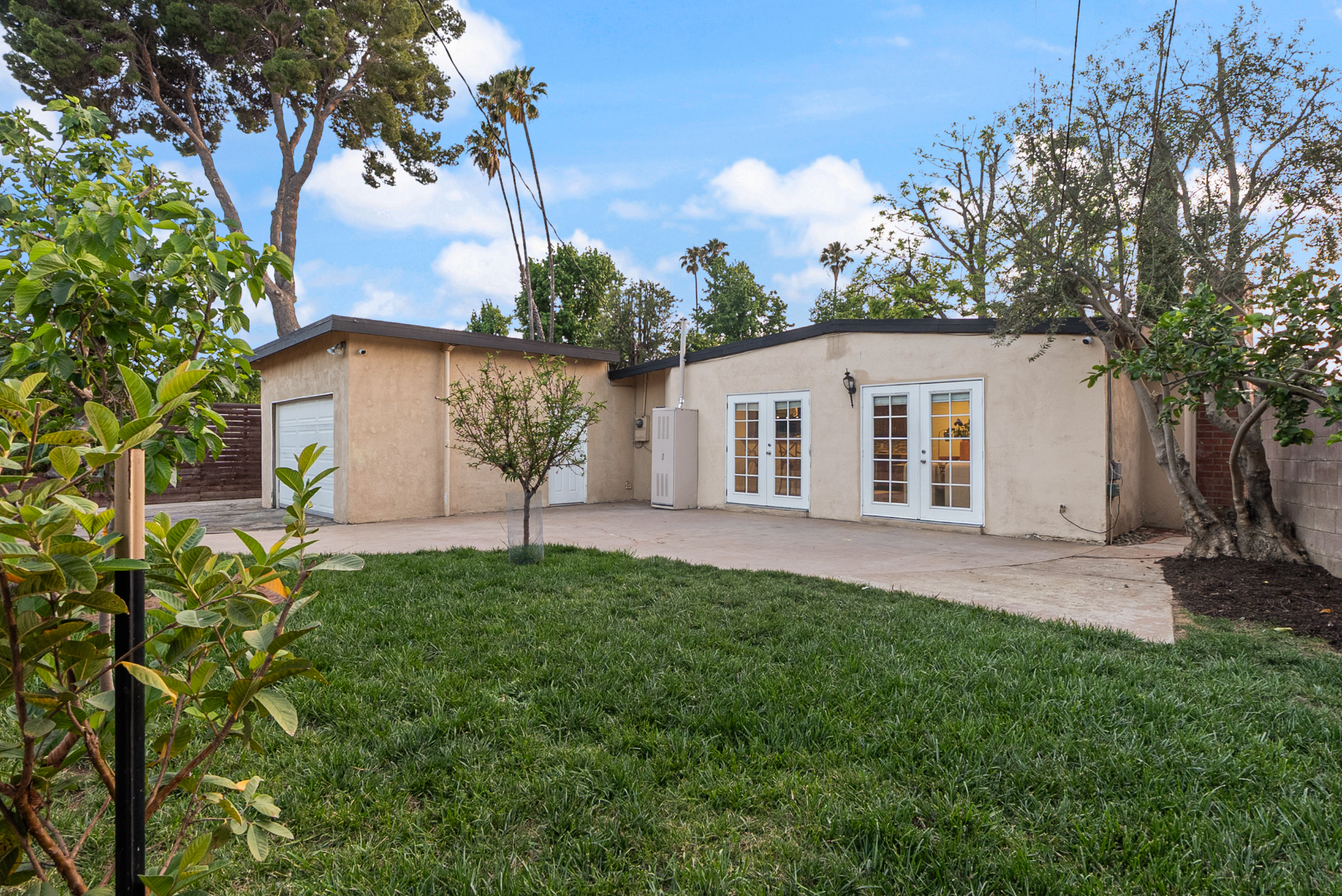 7740 Lindley Ave gallery image 14