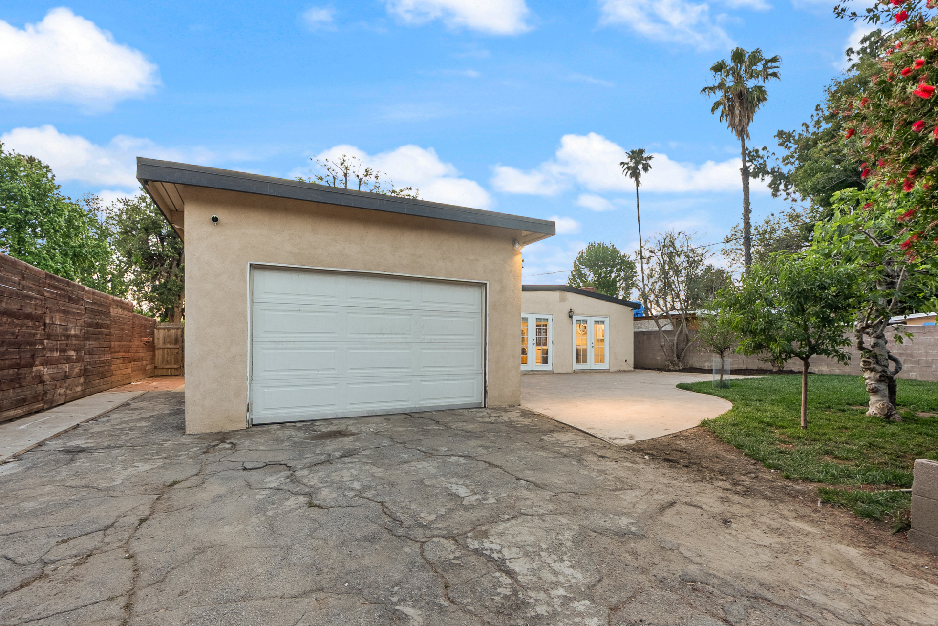 7740 Lindley Ave gallery image 10